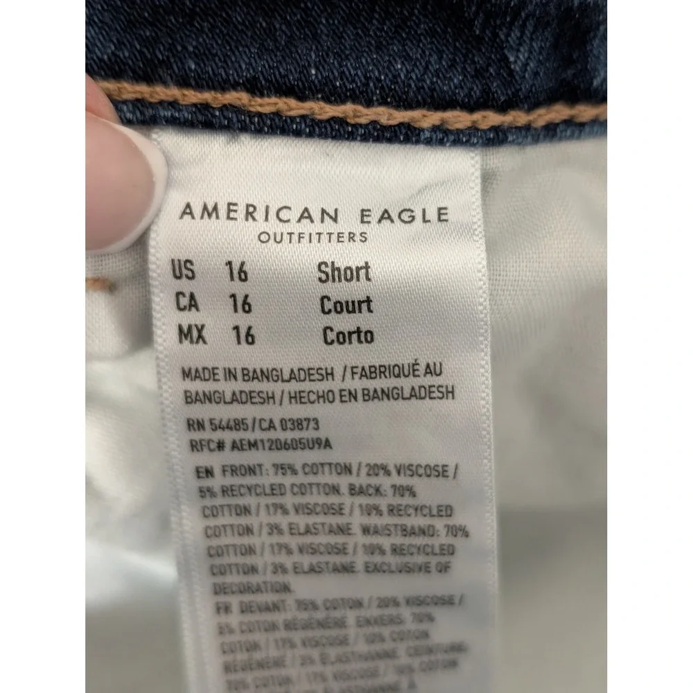 American Eagle Strigid Mom Jeans Blue Distressed High Rise Frayed Hem Womens 14